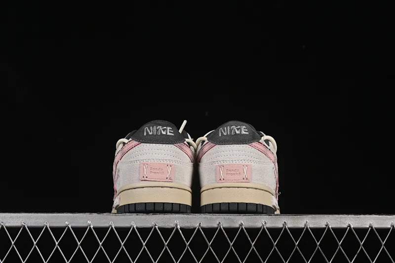 All Categories Nk SB Dunk Series Nk SB Dunk Low Low-top sneakers Nike Dunk Low Panda Prank Film Love Letter Rice Noodle Love Language Low-top casual sneakers HV1800-101